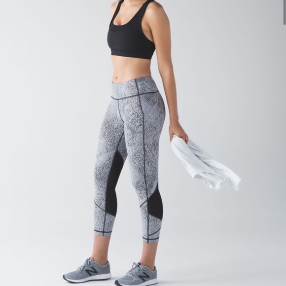 lululemon athletica Pants - Lululemon Pace Rival Crop Power Luxtreme Spray Black and White Print Legging